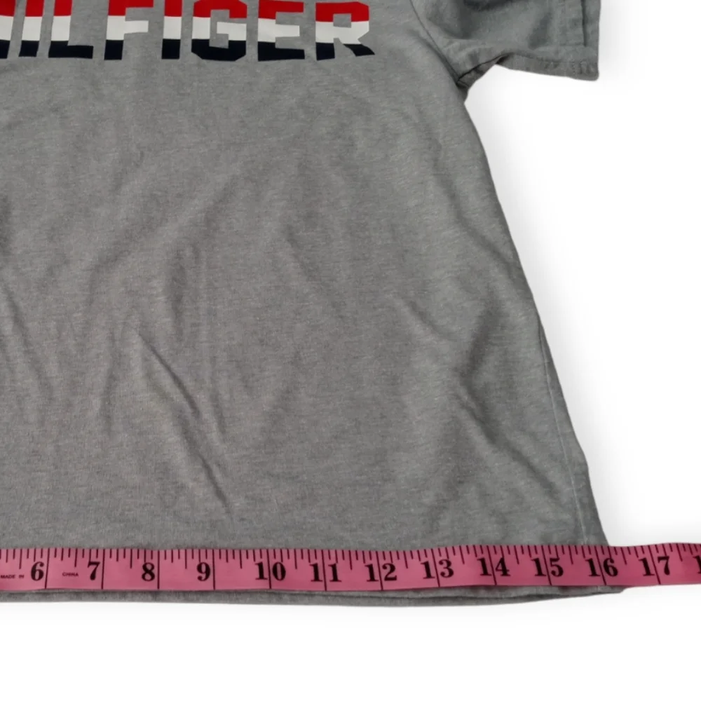 TOMMY HILFIGER YOUTH BOYS' SHORT SLEEVE LOGO T-SHIRT. SIZE M (12-14).GRAY - Picture 7 of 8